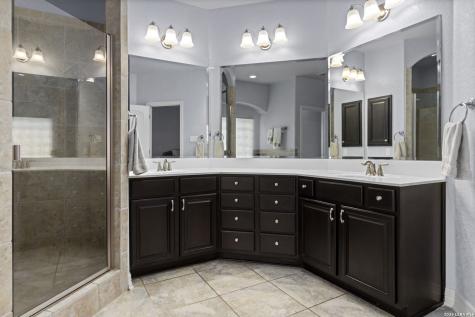 8702 Shady Mountain San Antonio TX 78254