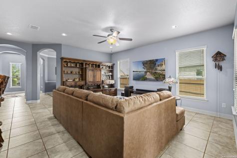 8702 Shady Mountain San Antonio TX 78254