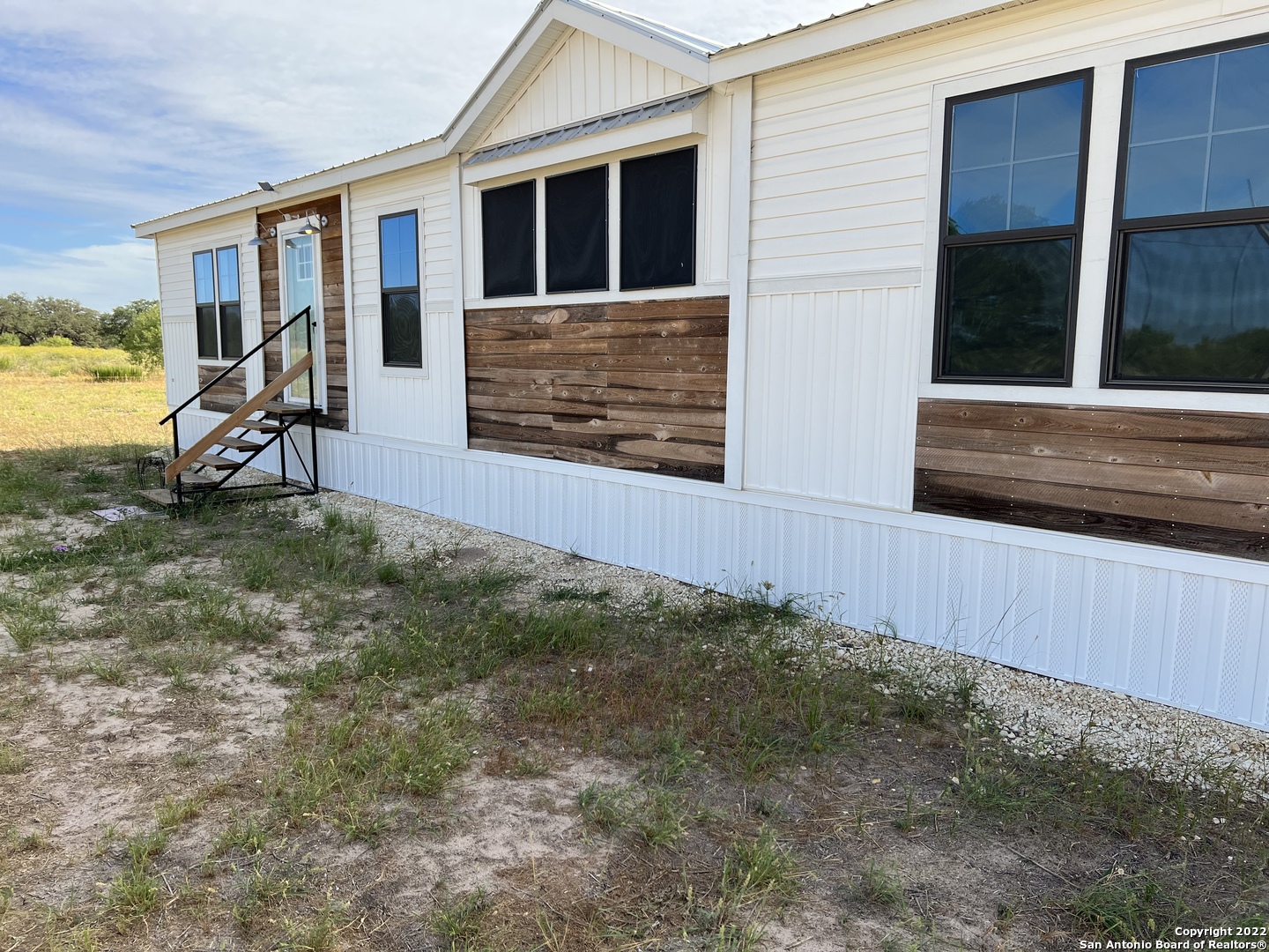 1045 Meadows Road Poteet TX 78065