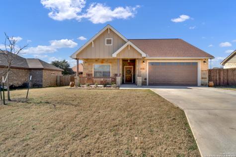 108 Ridgecrest Floresville TX 78114