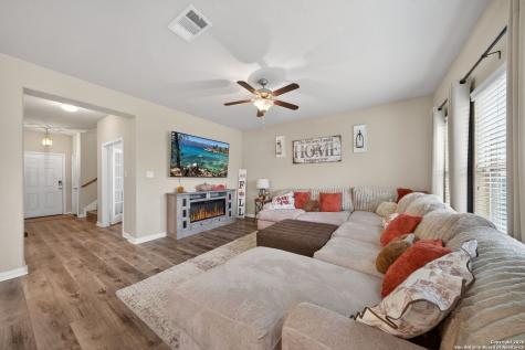 9023 Bowring Park Converse TX 78109