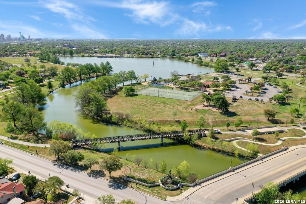 2022 W Craig Place San Antonio TX 78201