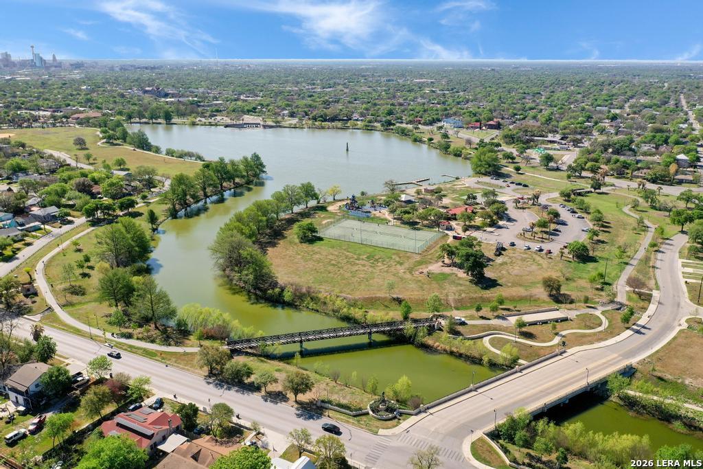 2022 W Craig Place San Antonio TX 78201