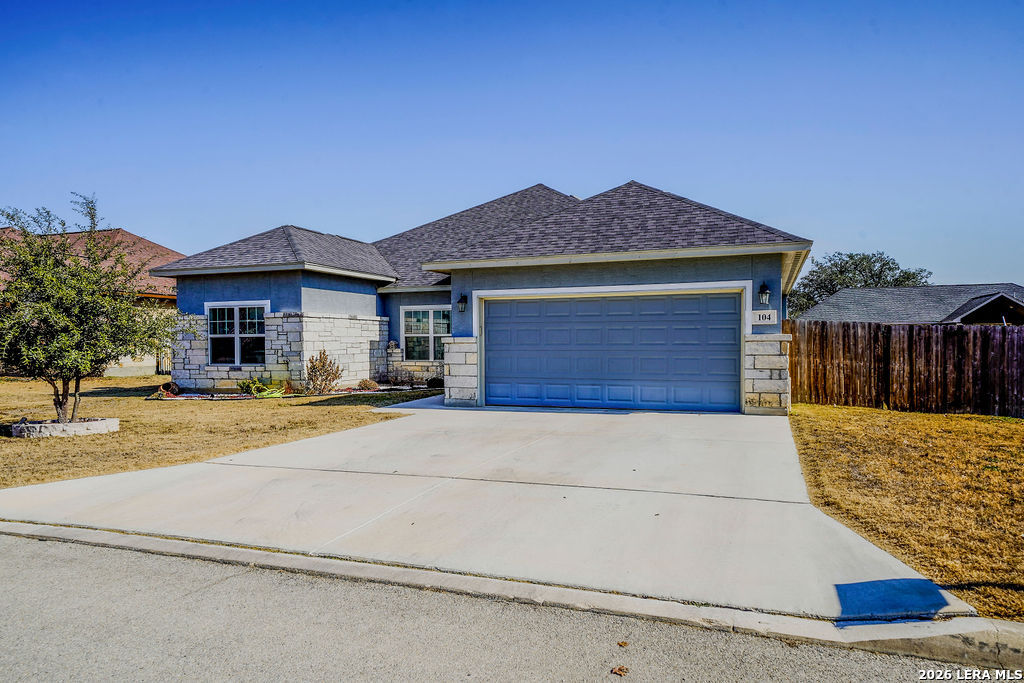 104 Fairway Floresville TX 78114