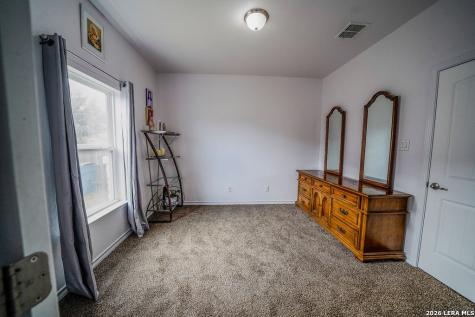 104 Fairway Floresville TX 78114