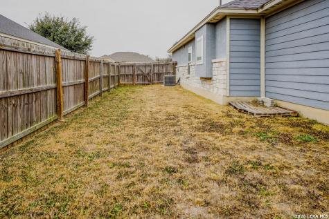 104 Fairway Floresville TX 78114
