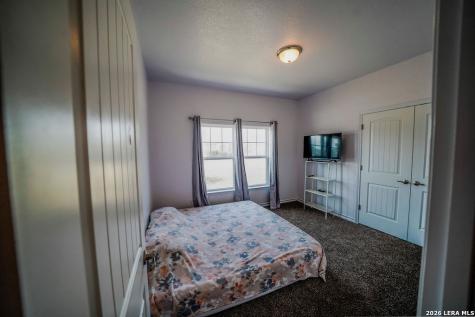 104 Fairway Floresville TX 78114