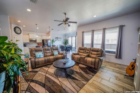 104 Fairway Floresville TX 78114