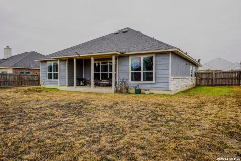 104 Fairway Floresville TX 78114