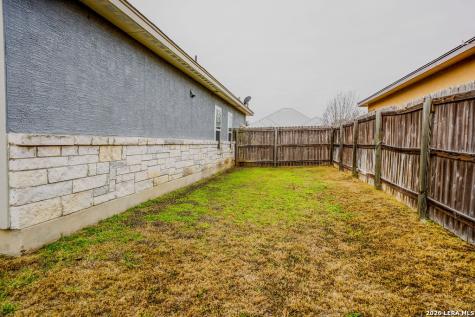 104 Fairway Floresville TX 78114