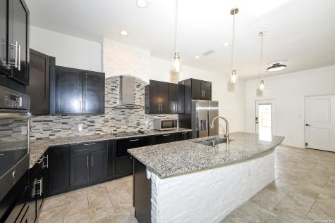 7606 Triple Leaf China Grove TX 78263