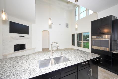 7606 Triple Leaf China Grove TX 78263