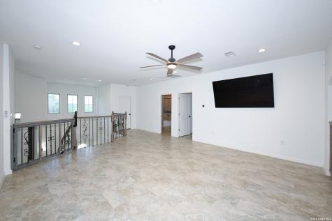 7606 Triple Leaf China Grove TX 78263