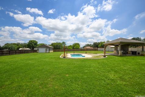 7606 Triple Leaf China Grove TX 78263