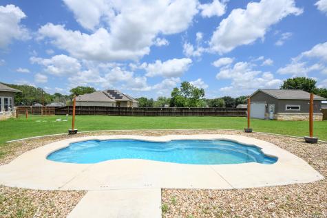 7606 Triple Leaf China Grove TX 78263