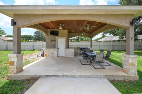 7606 Triple Leaf China Grove TX 78263