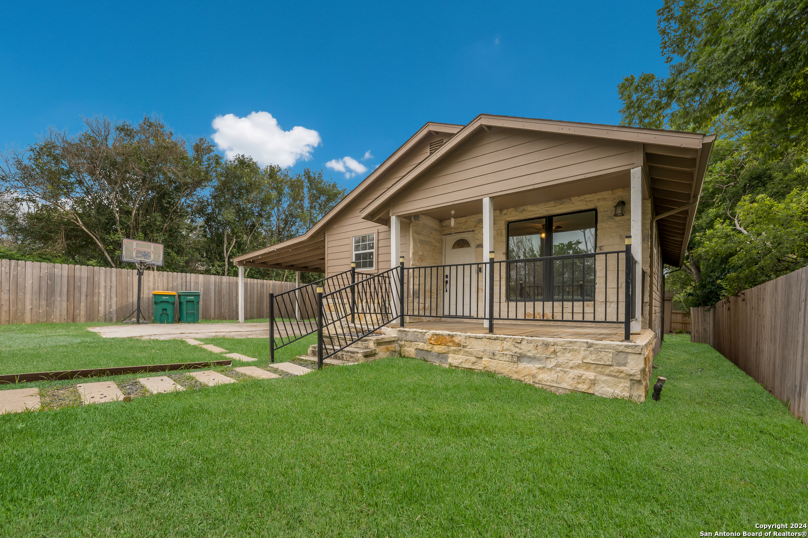 10013 Clegg Street Converse TX 78109
