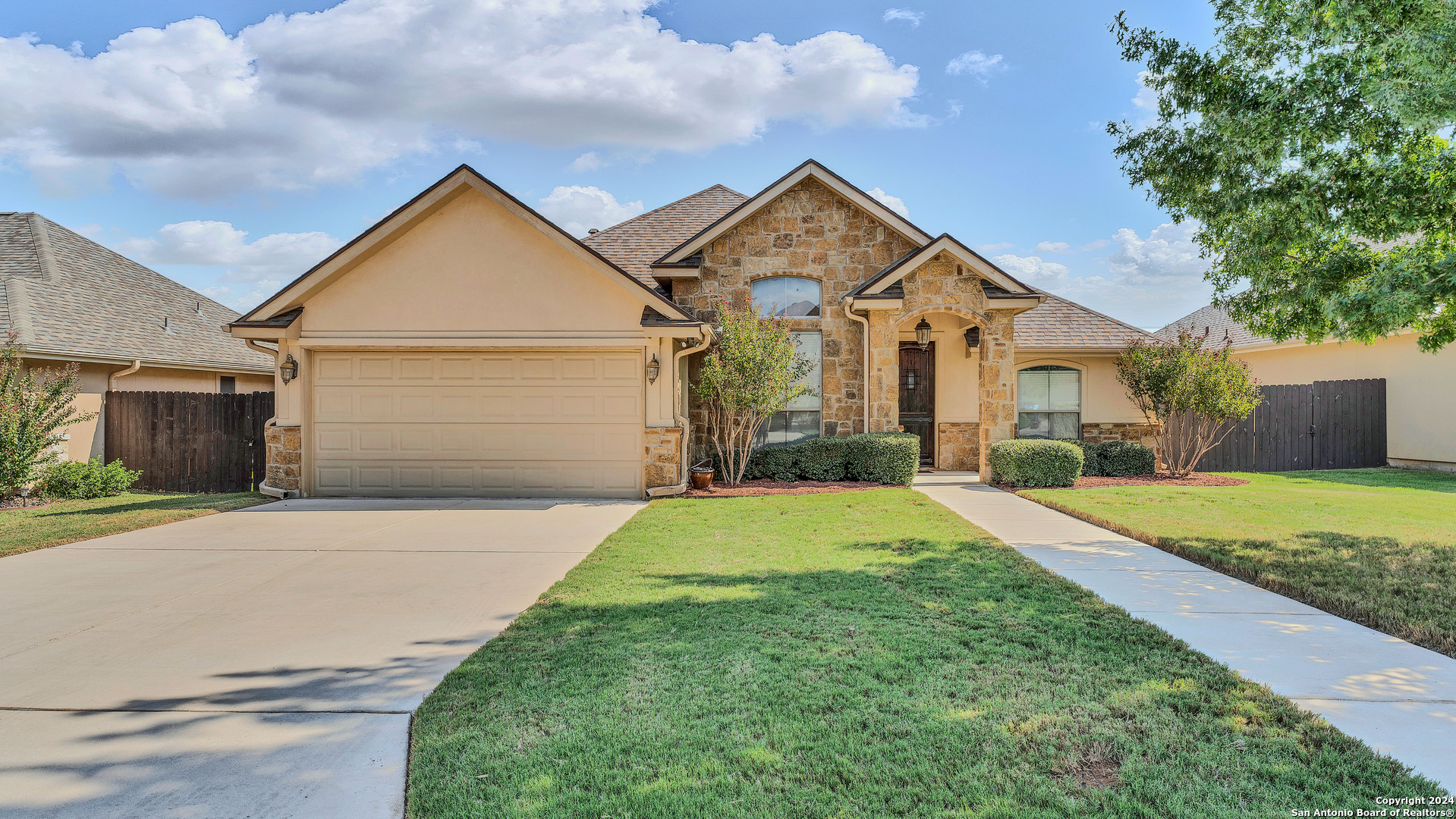 112 N Elise Drive La Vernia TX 78121