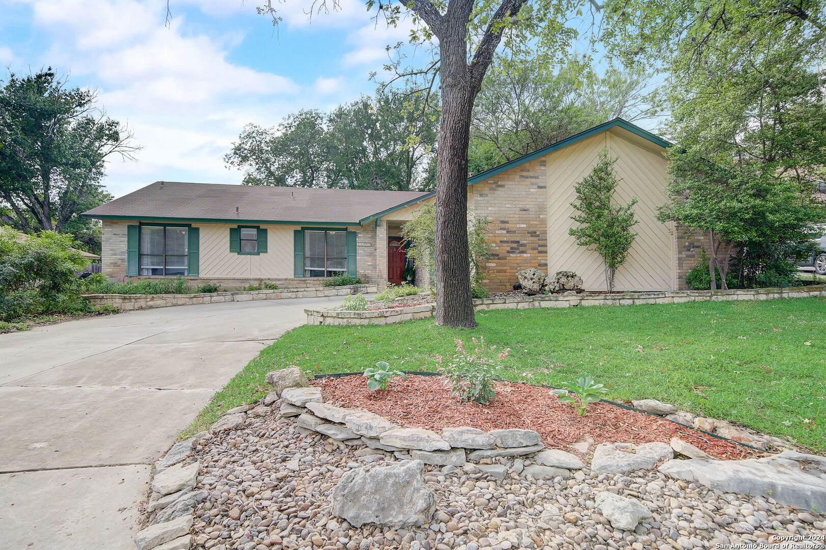 13843 E Hillside Drive San Antonio TX 78249