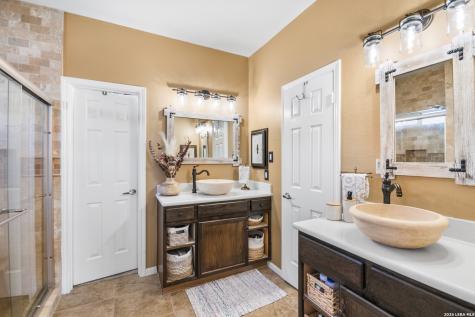 1515 Crescent Woods San Antonio TX 78258