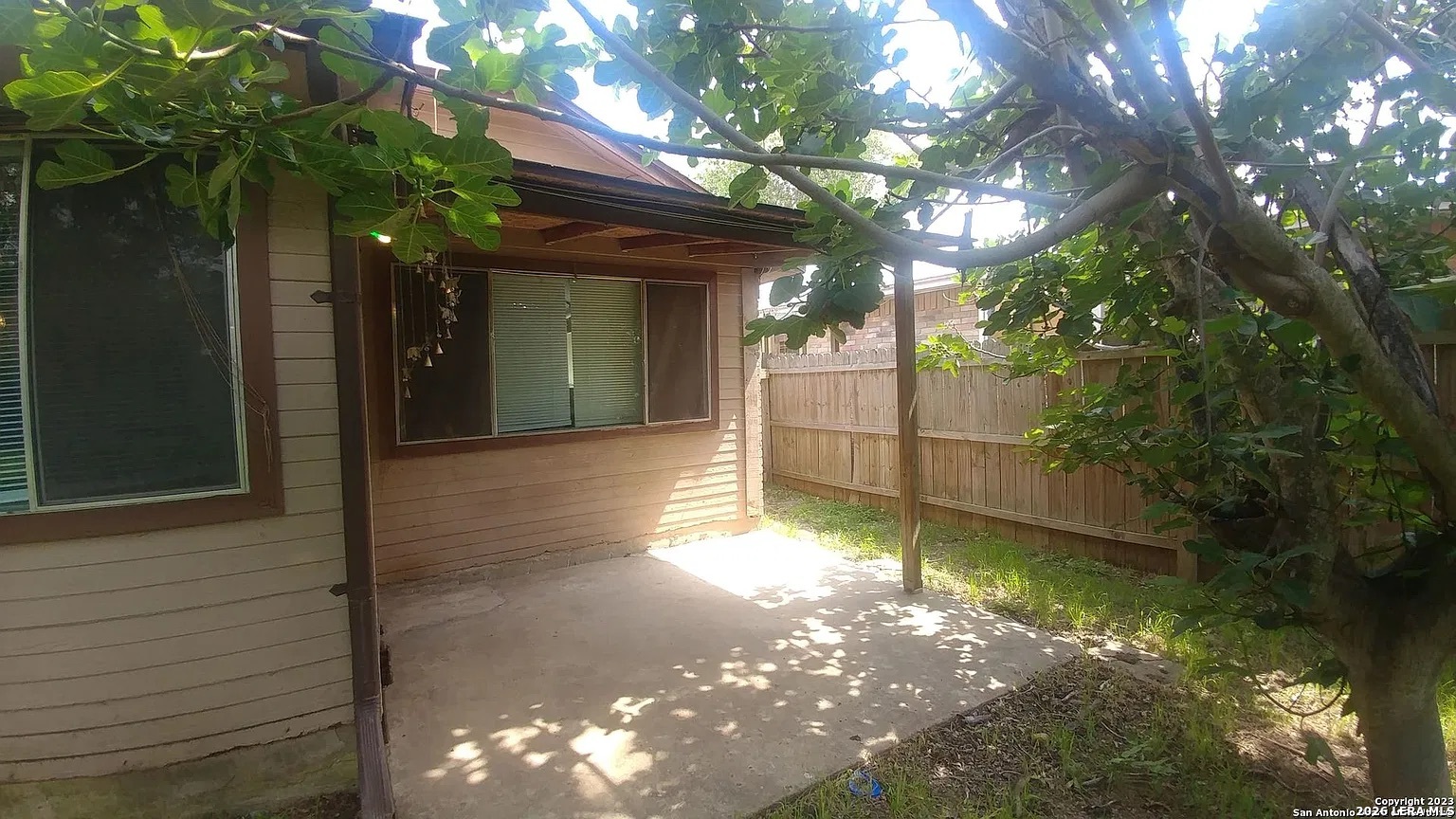 8131 Forest Dawn Live Oak TX 78233