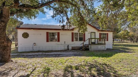 124 Mil Encinos Adkins TX 78101