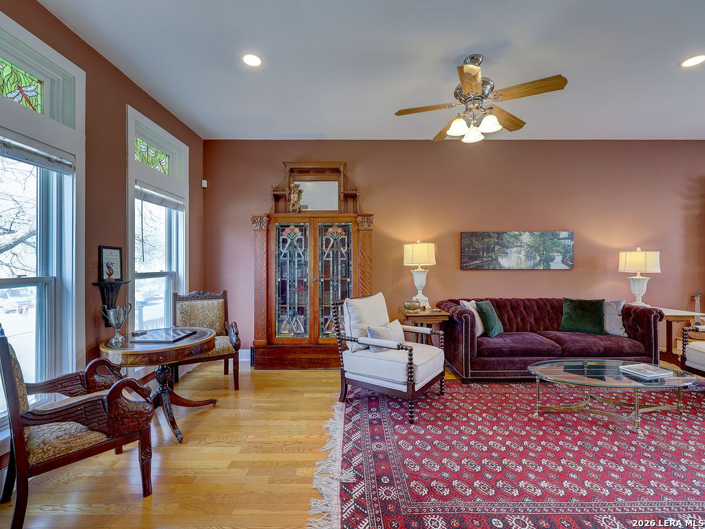 400 E Guenther San Antonio TX 78210