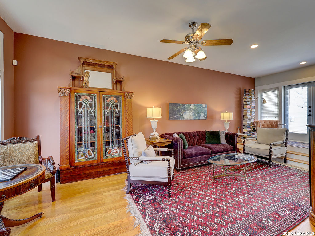 400 E Guenther San Antonio TX 78210