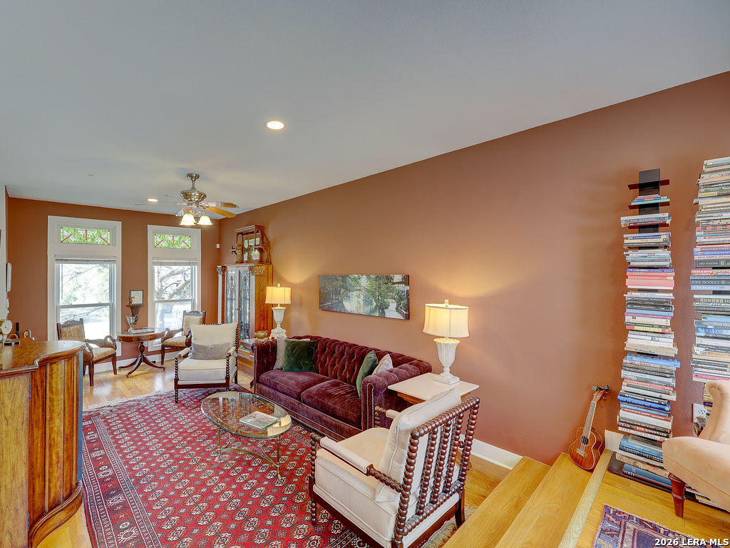 400 E Guenther San Antonio TX 78210