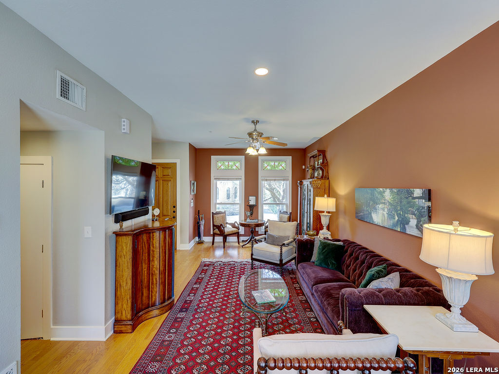 400 E Guenther San Antonio TX 78210