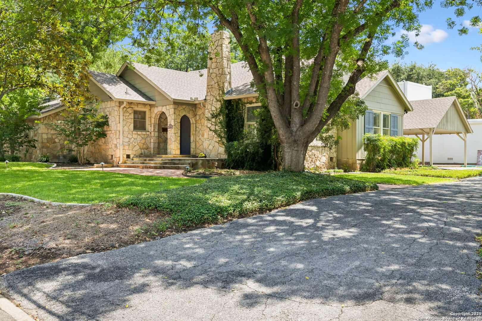 102 Nacogdoches San Antonio TX 78209