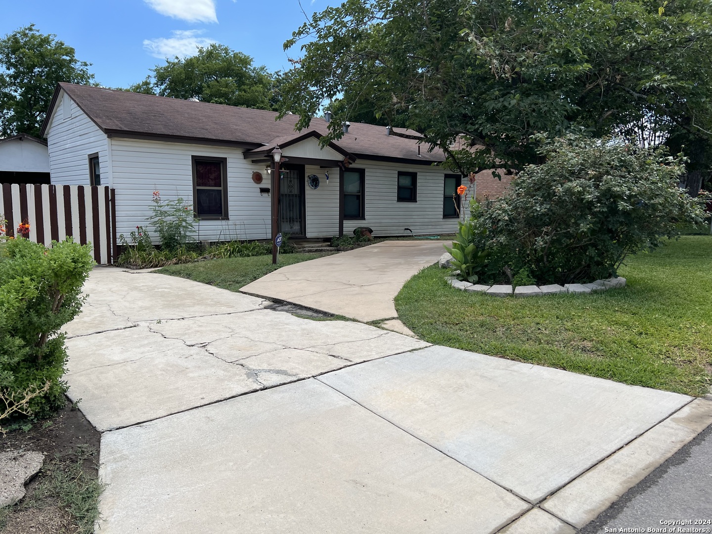 322 Cravens Avenue San Antonio TX 78223