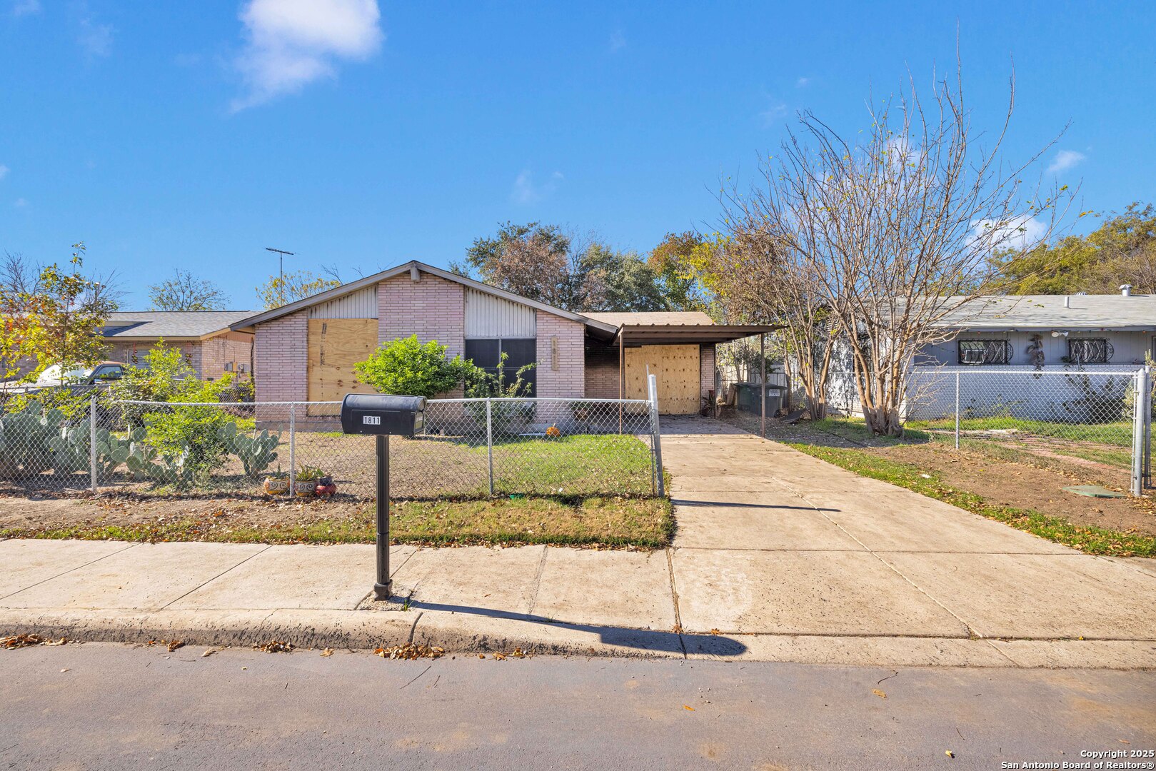 1811 Paso Del Sur Street San Antonio TX 78207