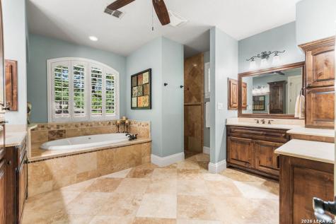 25 Stone Terrace Fair Oaks Ranch TX 78015