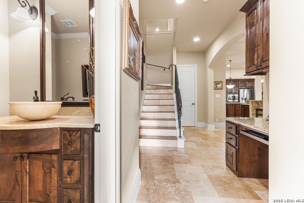 25 Stone Terrace Fair Oaks Ranch TX 78015