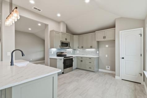 60 Friendship Hills Uvalde TX 78801