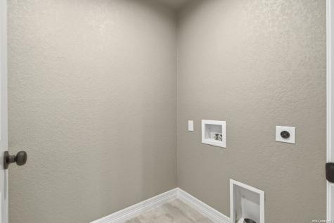 60 Friendship Hills Uvalde TX 78801