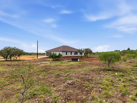 60 Friendship Hills Uvalde TX 78801