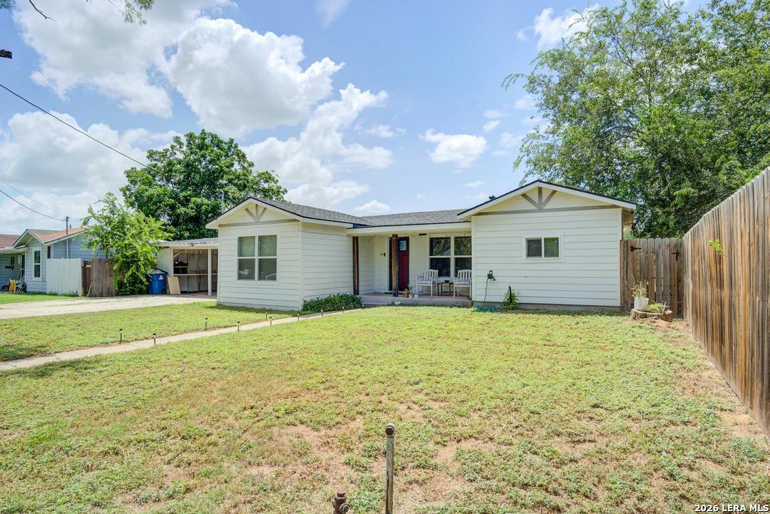 303 Lee Drive Devine TX 78016