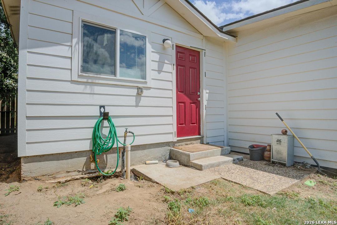 303 Lee Drive Devine TX 78016