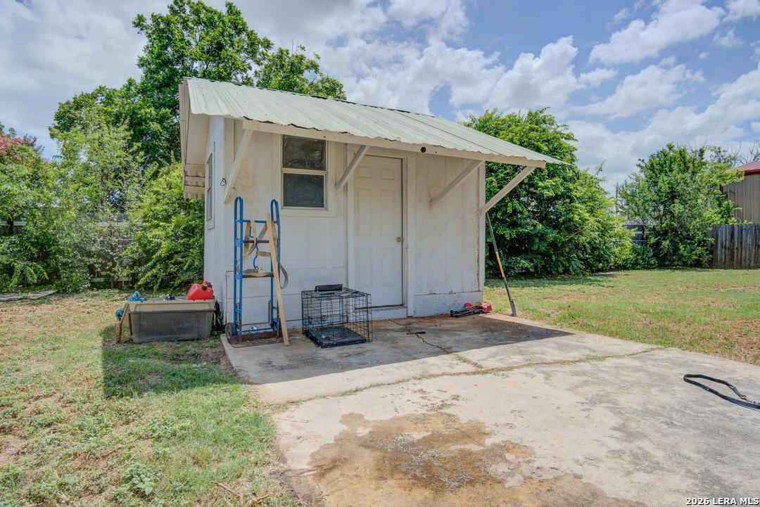 303 Lee Drive Devine TX 78016