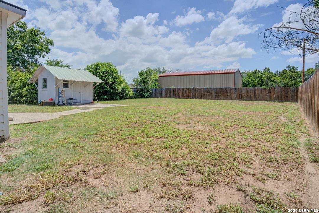 303 Lee Drive Devine TX 78016