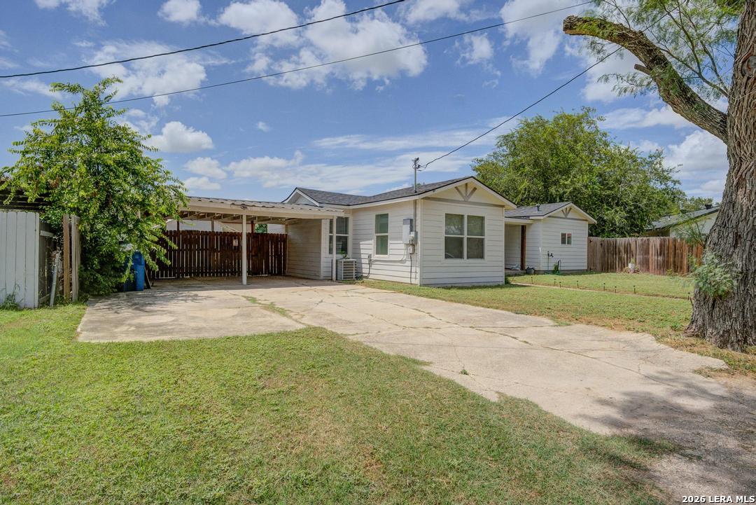 303 Lee Drive Devine TX 78016