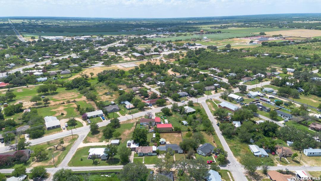303 Lee Drive Devine TX 78016