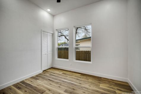 520 W Mistletoe San Antonio TX 78212