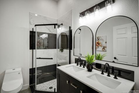 520 W Mistletoe San Antonio TX 78212