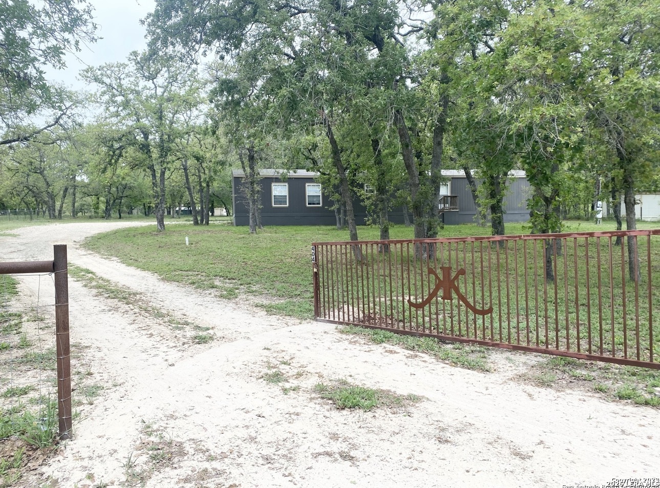 404 Hollow Oak La Vernia TX 78121