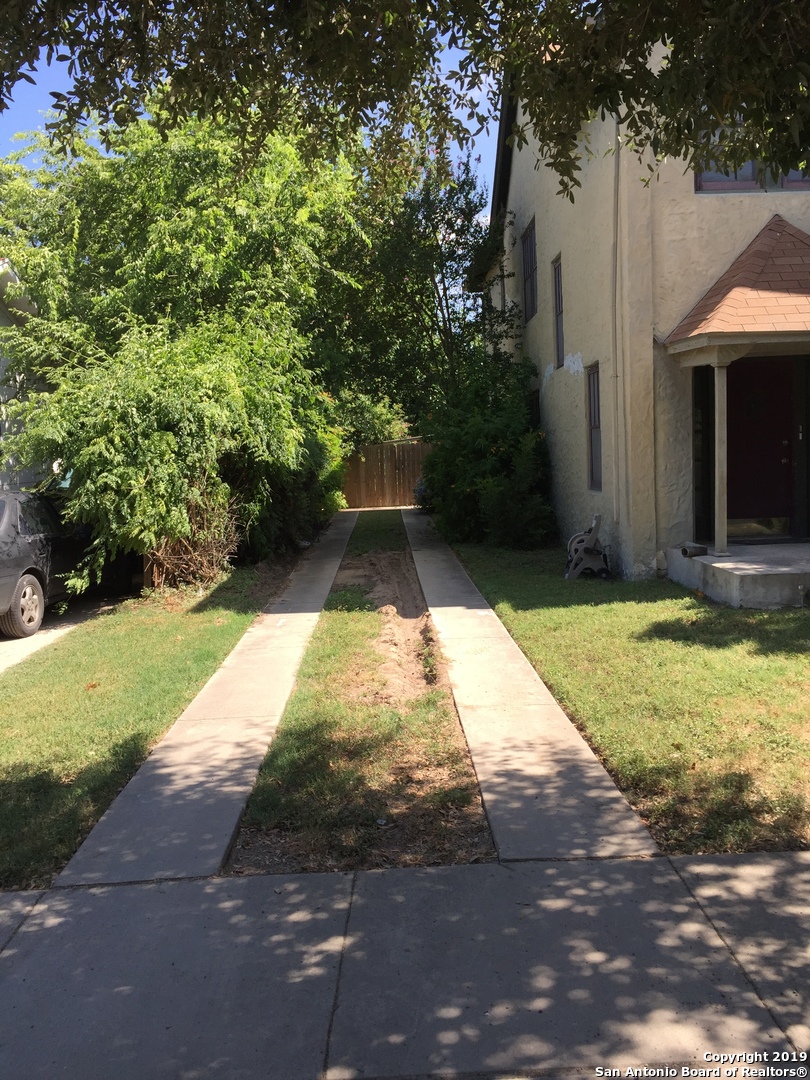 1743 W Summit Avenue San Antonio TX 78201