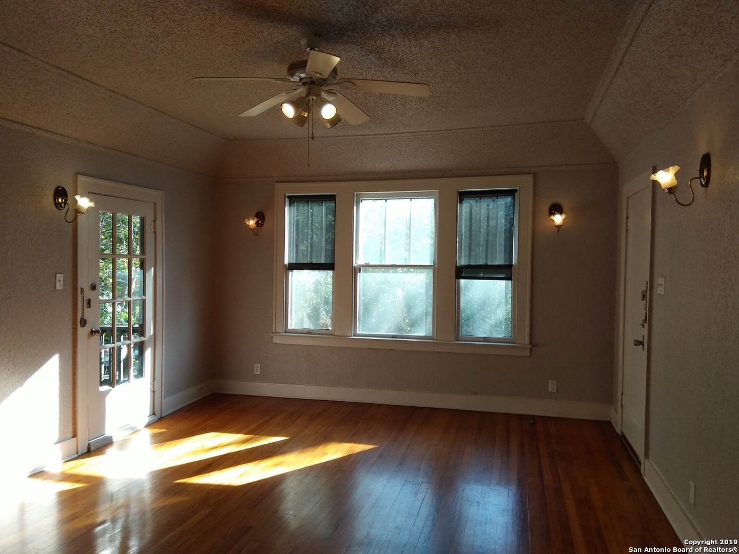 1743 W Summit Avenue San Antonio TX 78201