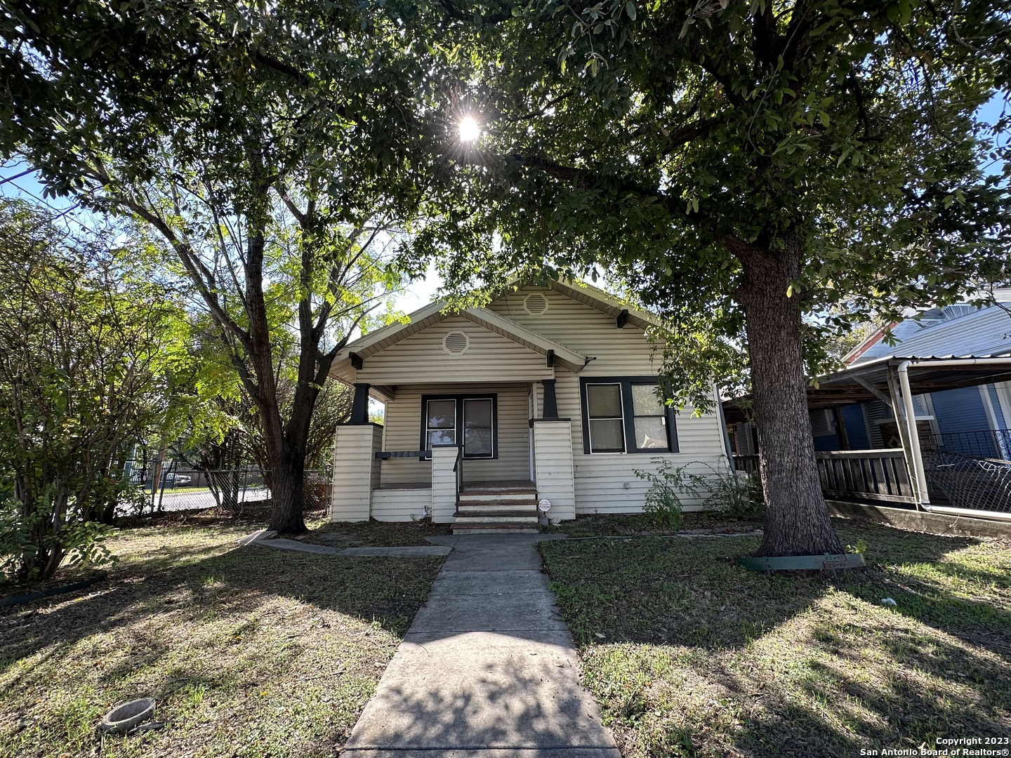 2246 E Houston Street San Antonio TX 78202